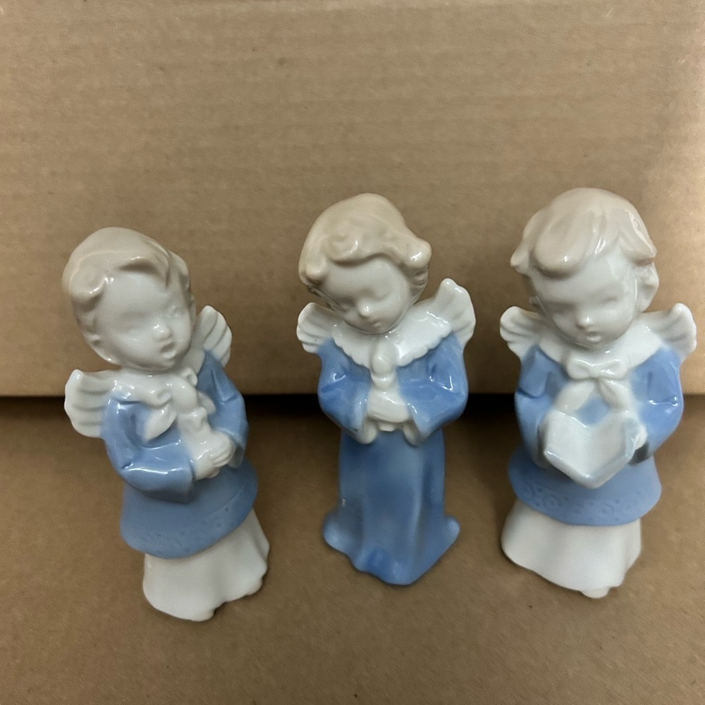 Vintage ceramic Lue and white angels- 2 with candles - 1 with hymn choir book